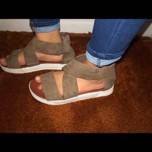 Olive color platforms